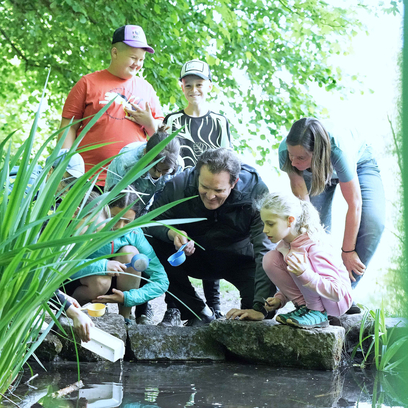 Naturschutzlandesrat René Zumtobel freut sich über das vielfältige Umweltbildungsprogramm in Tirol.